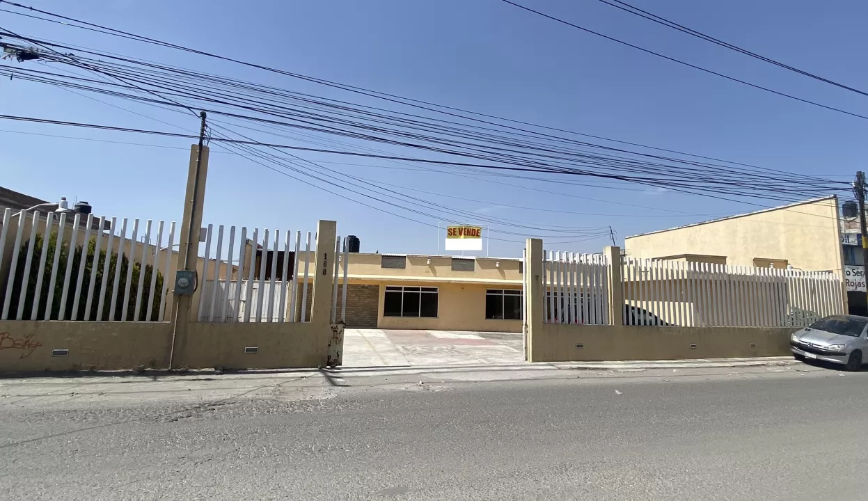 LOCAL EN VENTA CON USO COMERCIAL MÚLTIPLE A 2 KM DEL BOULEVAR AEROPUERTO