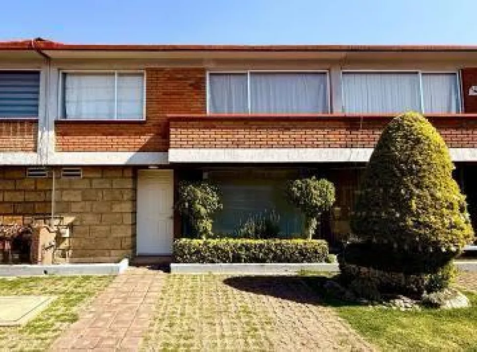 LINDA CASA AMUEBLADA EN RENTA EN VILLAS FONTANA 2 CON ACABADOS DE LUJO EN EXCELENTE ESTADO
