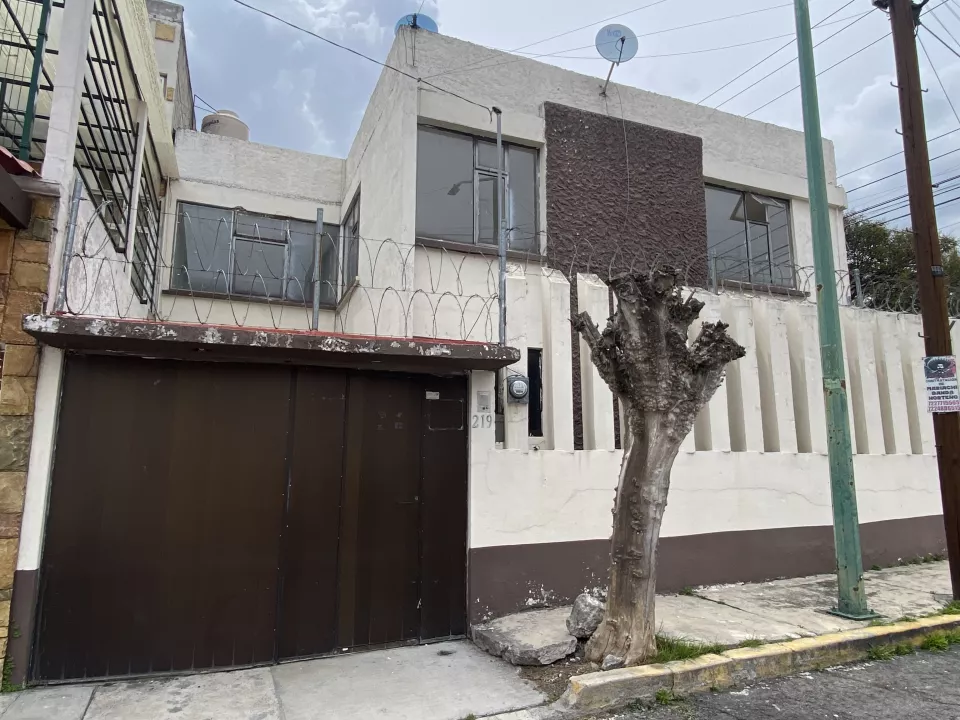 CASA EN RENTA EN TOLUCA CENTRO EN PLANTA BAJA CON TRES HABITACIONES
